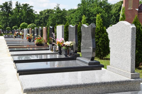 Conception et création de monument funéraire à Arinthod